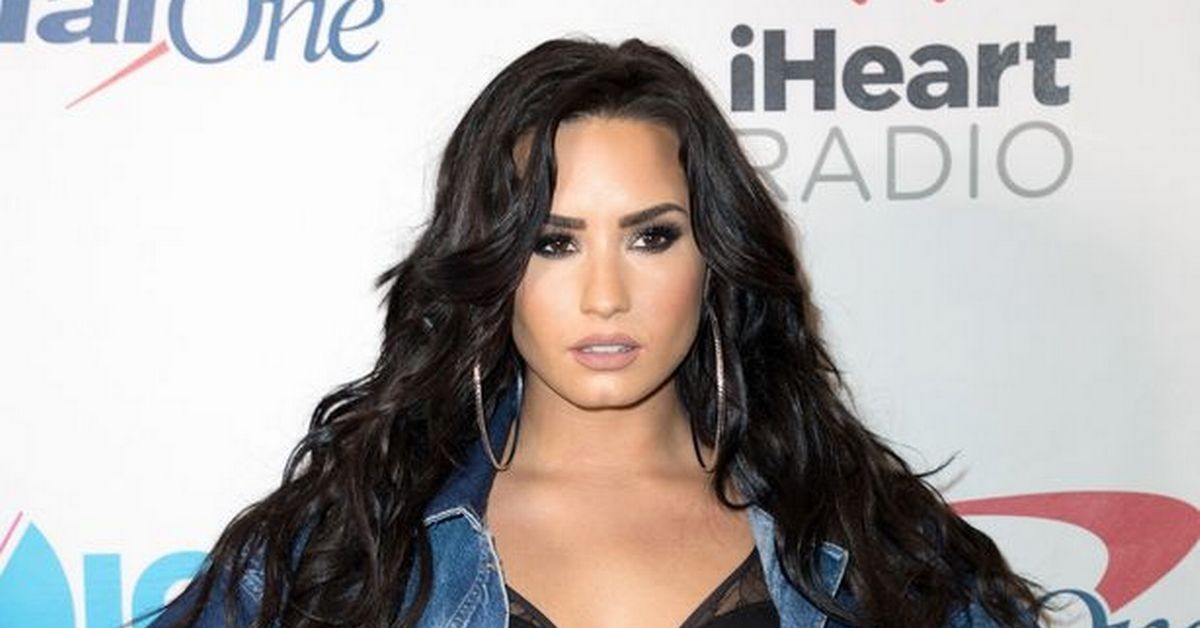 As tatuagens de Demi Lovato, o escândalo da loja de iogurtes e outras controvérsias que as colocam na defensiva