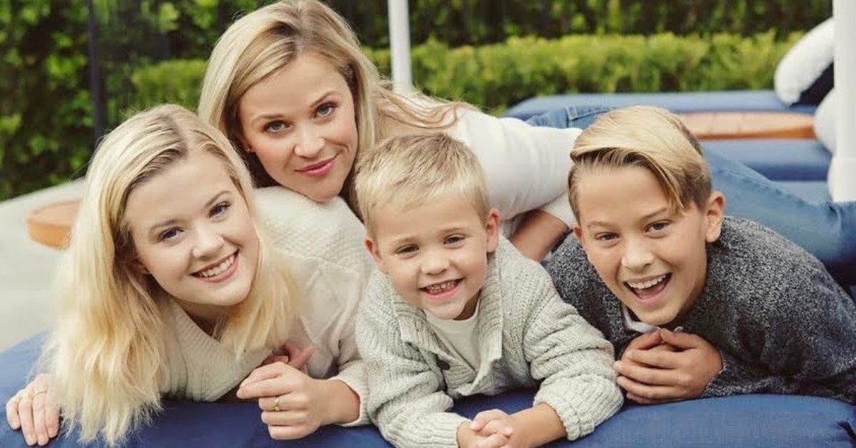 A verdade sobre a difícil transição de Reese Witherspoon para a maternidade aos 22 anos