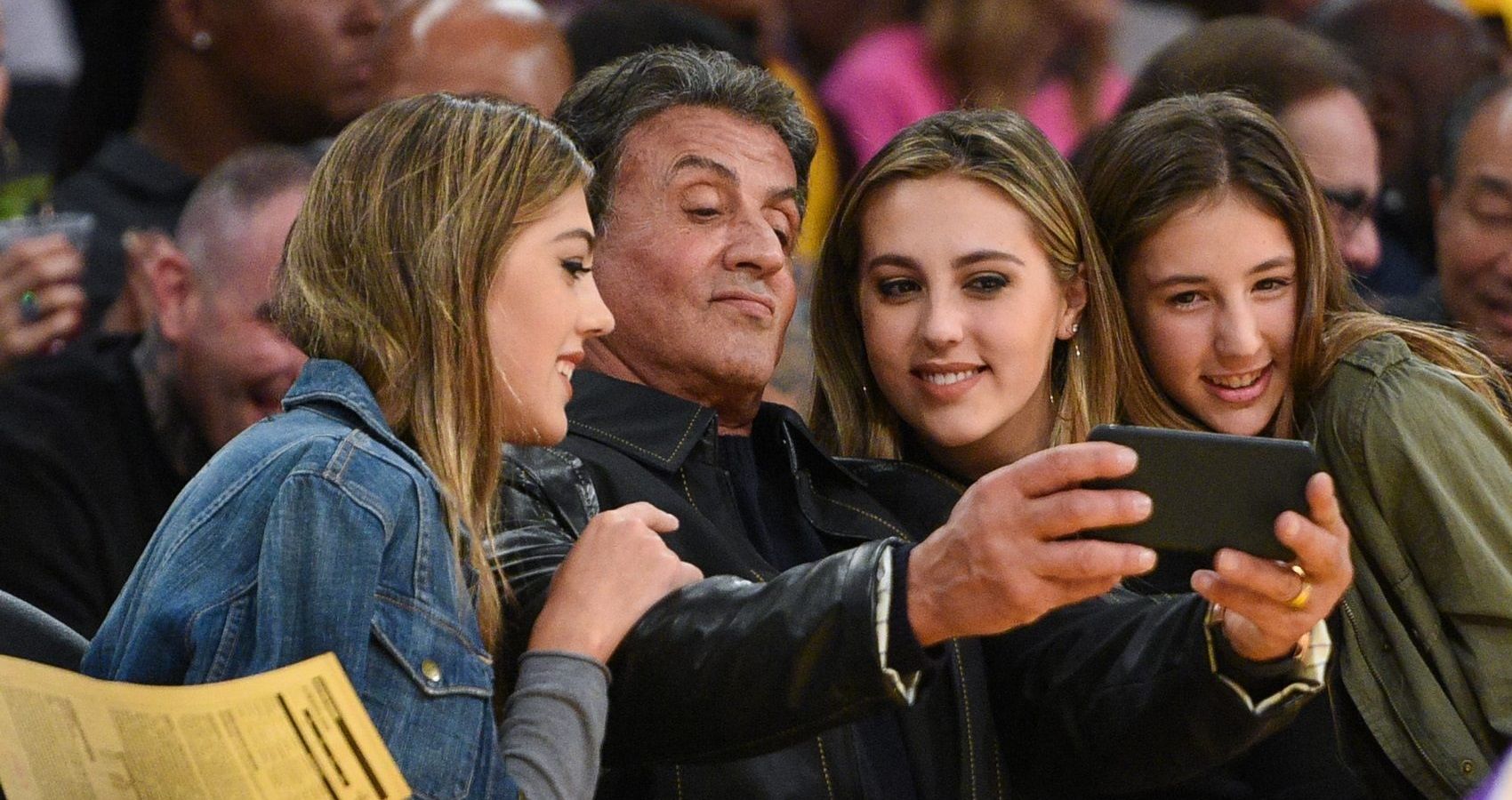 Esta história hilária resume o adorável vínculo de Sylvester Stallone com suas filhas