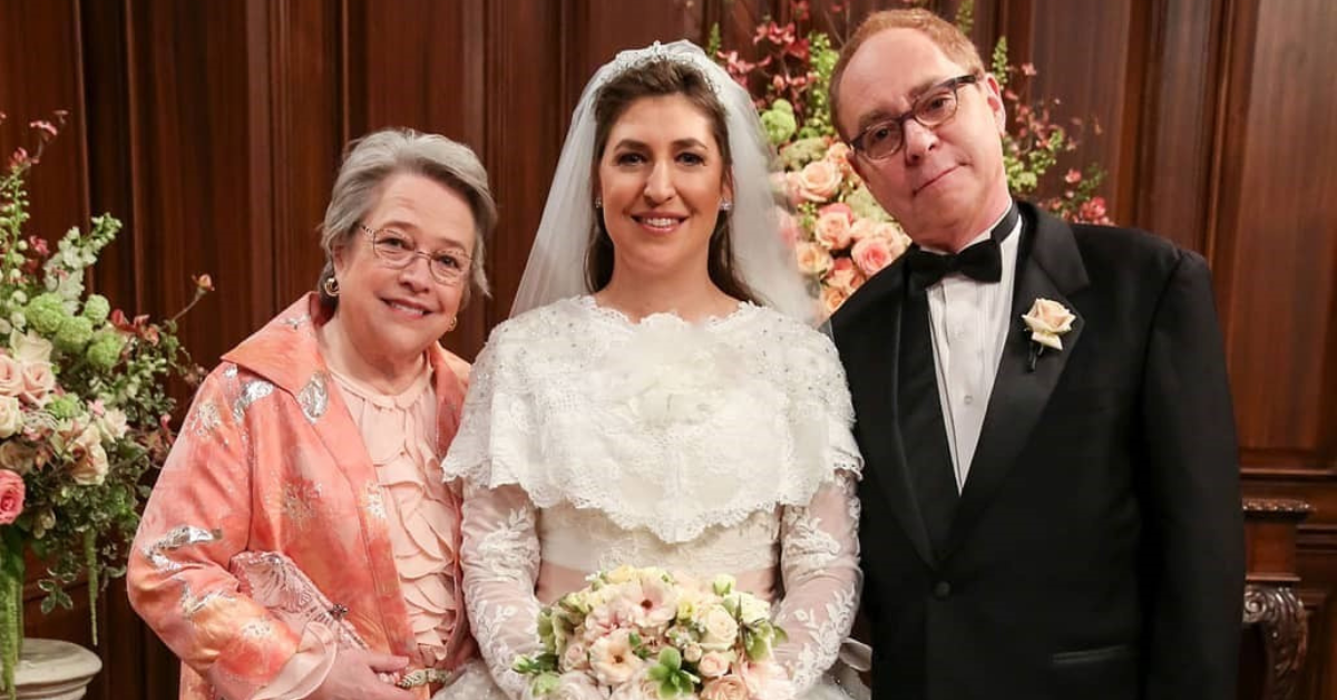 Mayim Bialik transforma The Big Bang Theory: Kathy Bates substitui Annie O’Donnell
