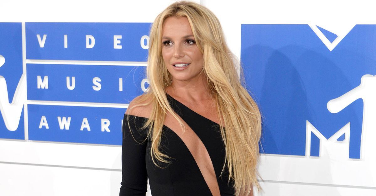 Britney Spears Diz que Roubaram Seu Vestido Favorito em Meio a Polêmicas Online