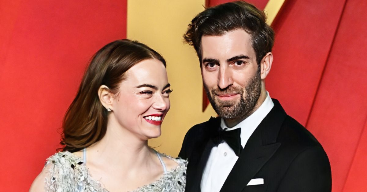 O relacionamento discreto de Emma Stone e Dave McCary até o tapete vermelho do Oscar