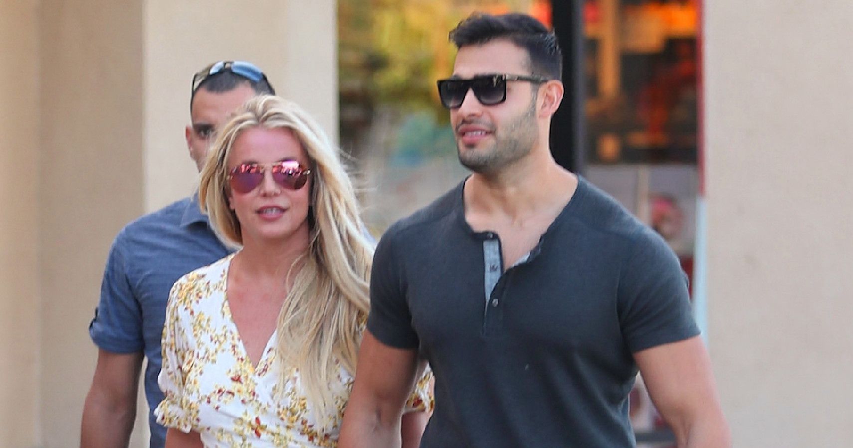 Sam Asghari atualiza sobre saúde mental e divórcio com Britney Spears